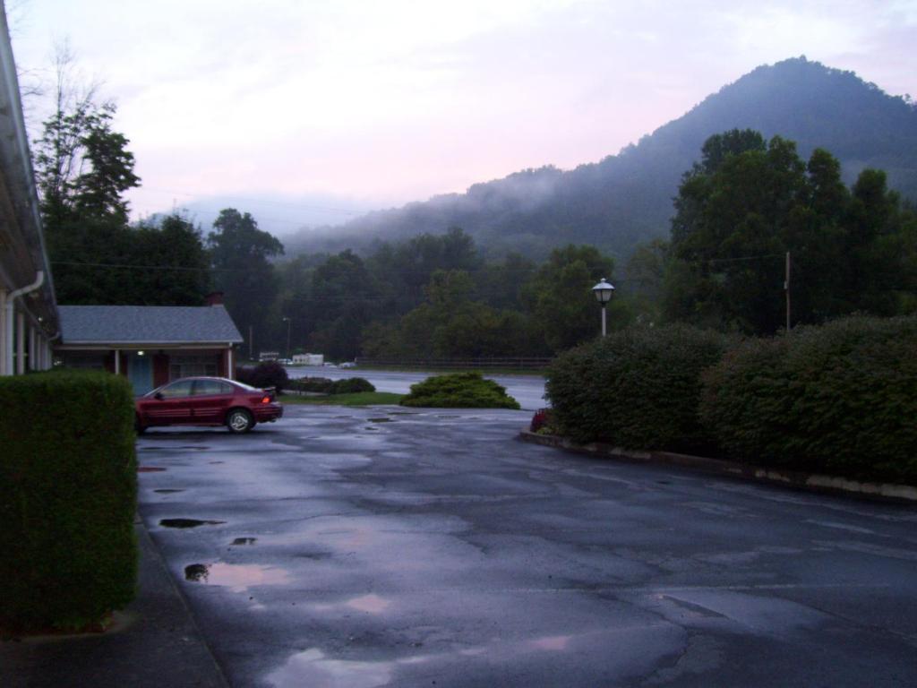 Parkway Inn Waynesville Buitenkant foto