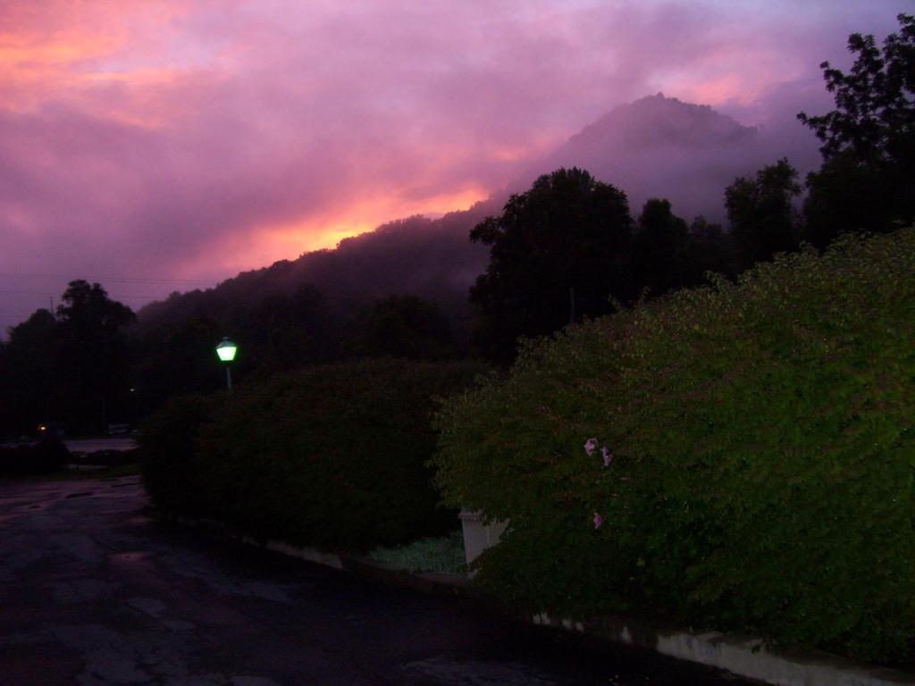 Parkway Inn Waynesville Buitenkant foto